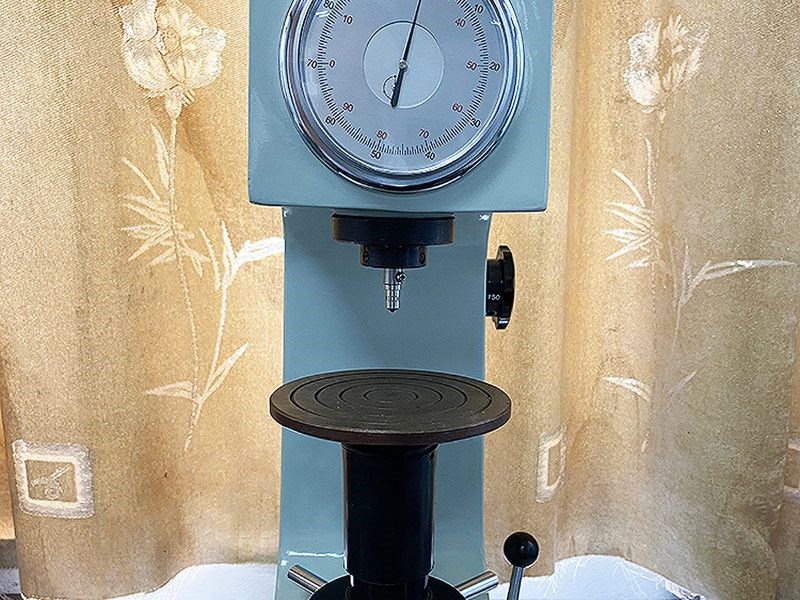 Máy đo độ cứng Rockwell