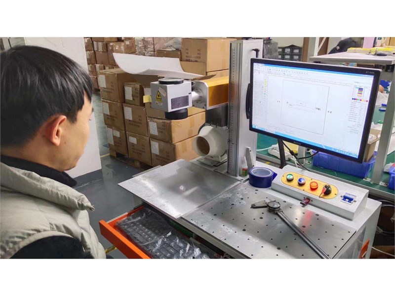 Trạm khắc laser